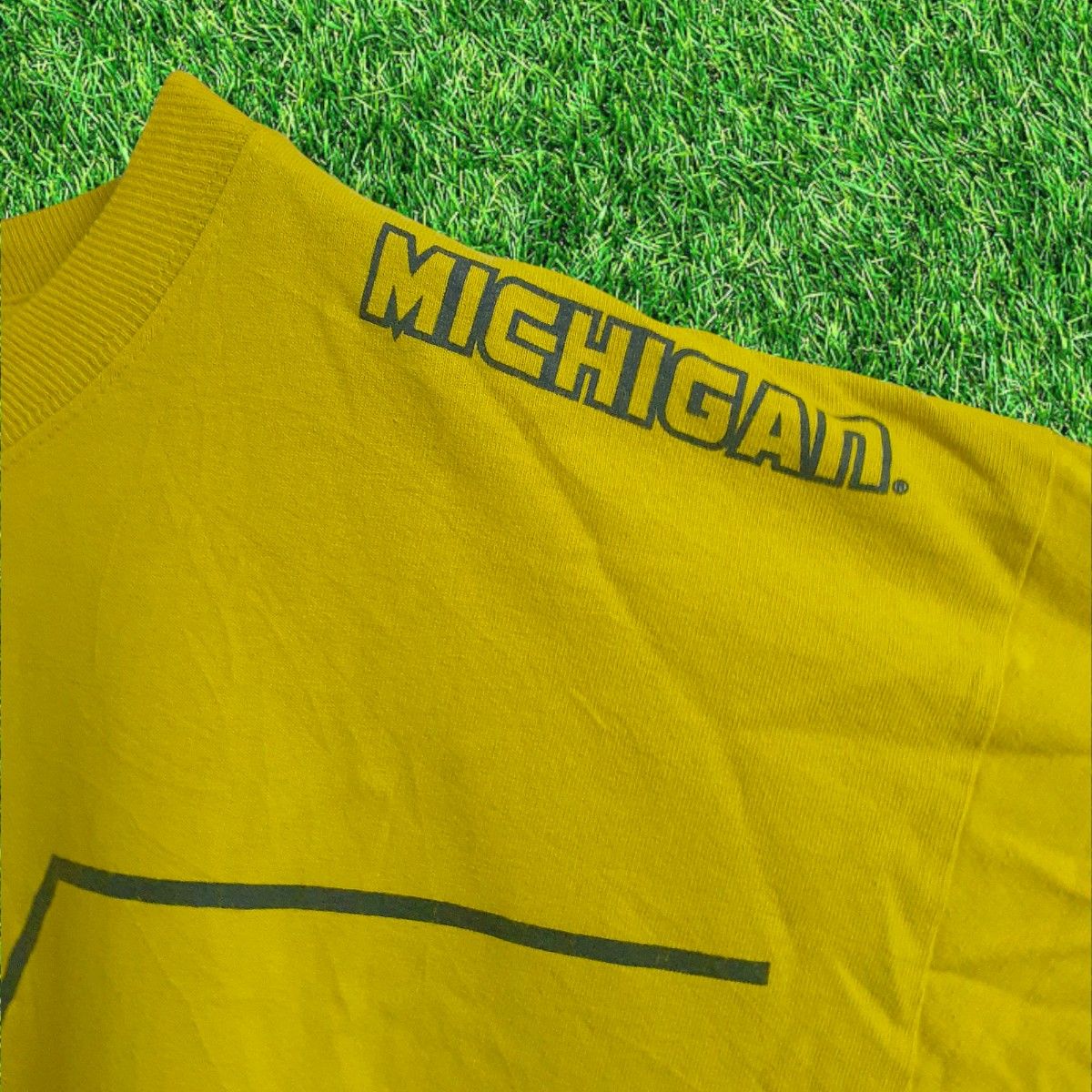 【即日発送】US古着　ミシガン大学　チームロゴ入り　デカロゴ　Tシャツ　XL