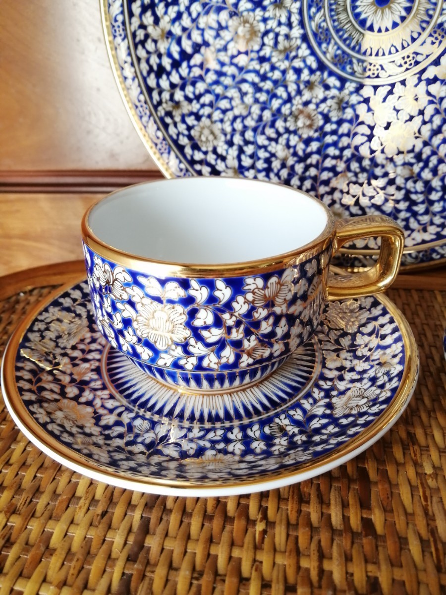 未使用 タイ ベンジャロン焼 BENJARONG カップ&ソーサー シュガーポット トレイ 茶葉入れ キャニスター 陶器 お盆 ブルー 青花 金彩  飾り皿