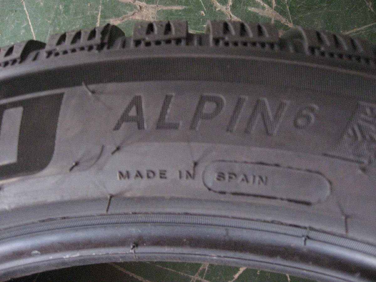 新品同様 ミシュラン ALPIN6 225 50R 19  (26Aカ)スタッドレスタイヤではなくスノータイヤだと思います。詳しい方よろしくお願いしの画像5