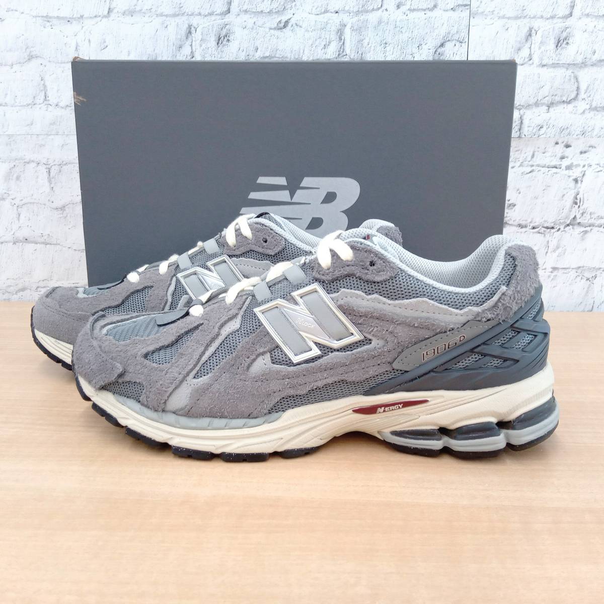 ヤフオク! - 【箱付き】New Balance 1906D PROTEC...