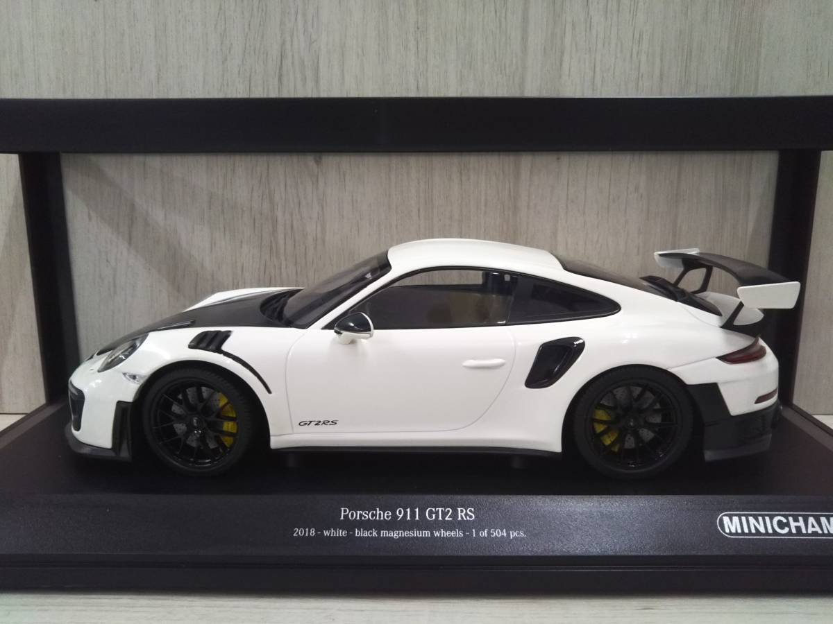 MINICHAMPS 1/18 Porsche 911 (991.2) GT2 RS 2018 белый / черный Magne sium колесо 