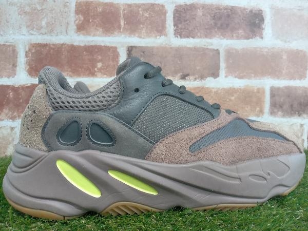 印象のデザイン adidas/アディダス/YEEZY BOOST 700/イージーブースト