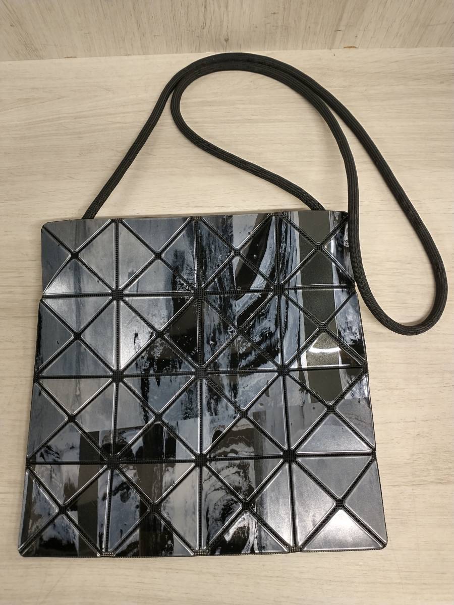 BAO BAO ISSEY MIYAKEba over o Issey Miyake gla vi ti paint 4×4 black gray lady's shoulder bag 