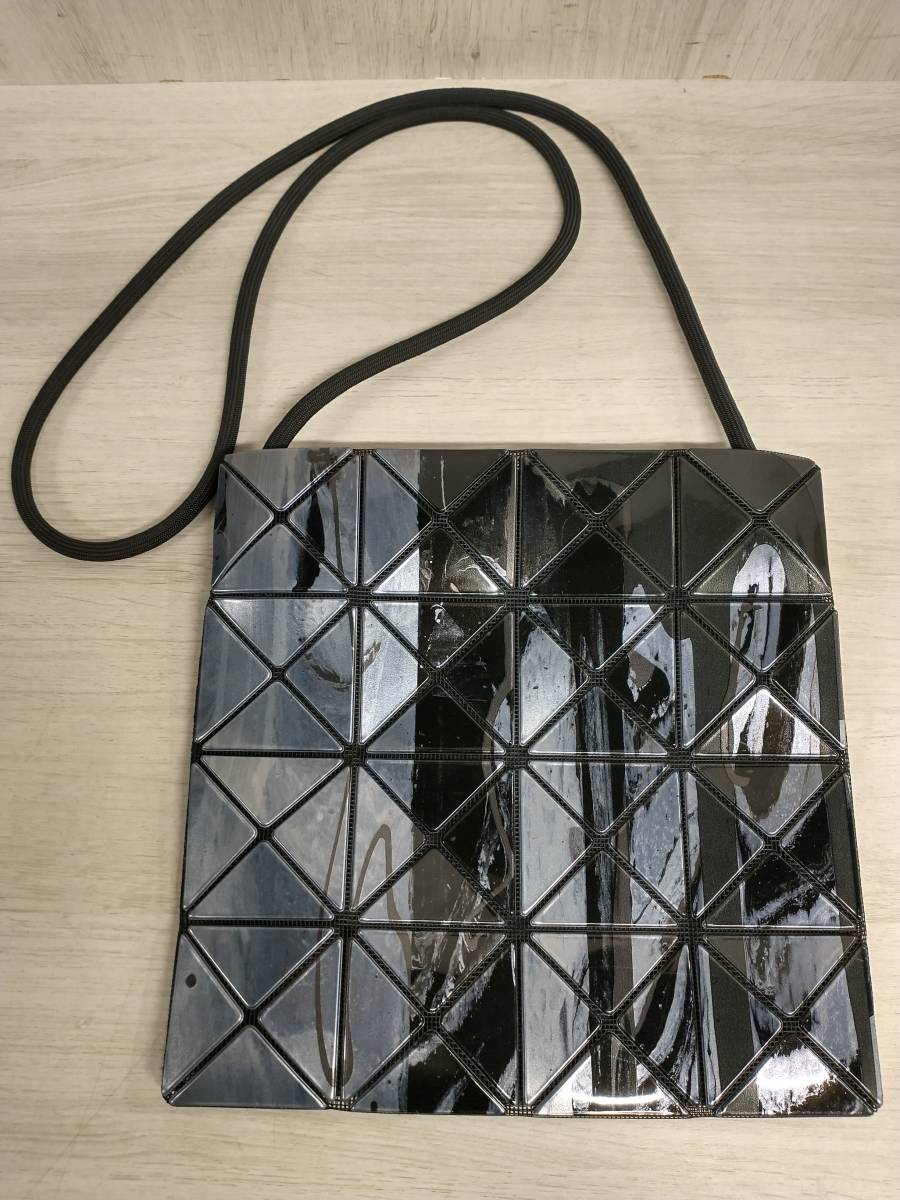 BAO BAO ISSEY MIYAKEba over o Issey Miyake gla vi ti paint 4×4 black gray lady's shoulder bag 