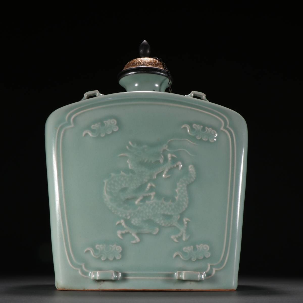 ◇御泓軒◇『宋・古陶磁器・龍泉窯青釉龍紋瓶・交秦殿款 銀塗金鳳鳥紋