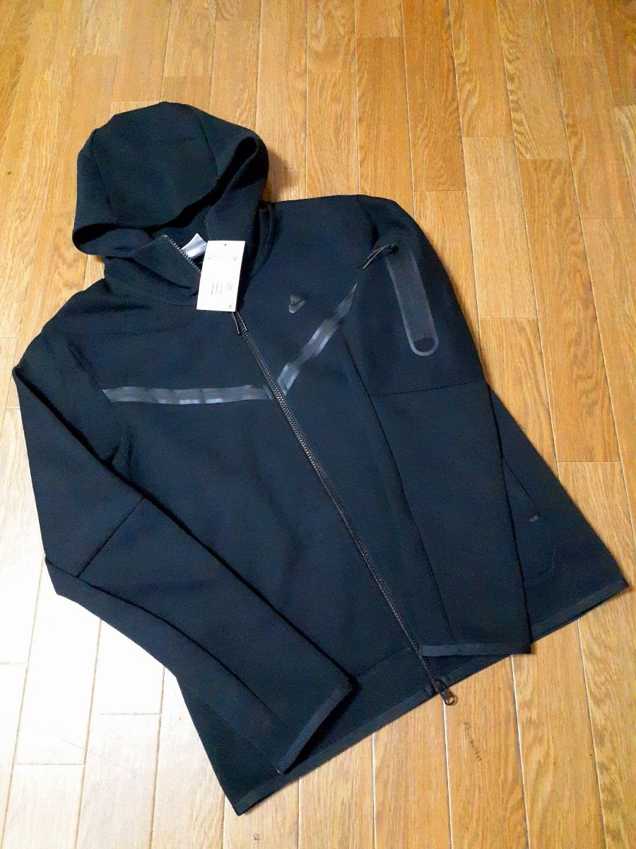新品未使用 NIKE テックフリースパーカー ブラック M UKドリル 新品未使用 NIKE テックフリースパーカー ブラック M UKドリル