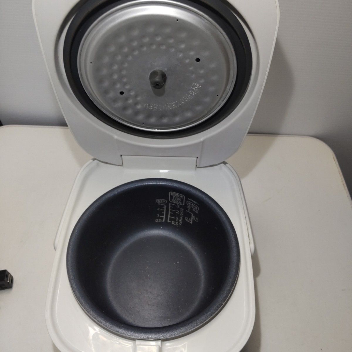 アイリスオーヤマ 炊飯器 ERC-MB30-W ホワイト 2017年製