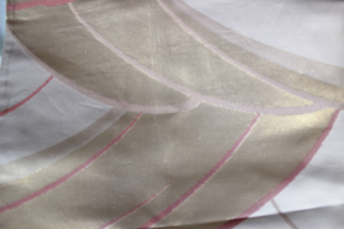 483　袋帯　　正絹　芯なし　ゴールド・ピンクベージュ　上品なデザイン　巾31㎝　長さ370ｃｍ_画像4
