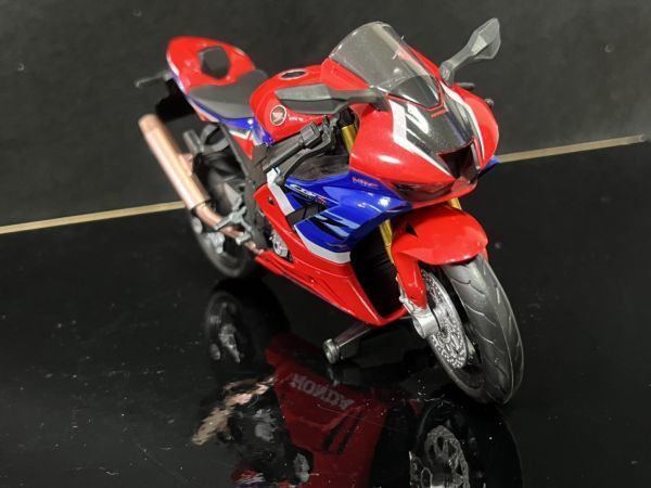 CBR1000RR-R FIREBLADE 1/12ミニカ－ H70_画像8