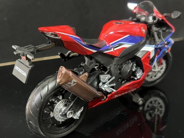 CBR1000RR-R FIREBLADE 1/12ミニカ－ H70_画像6