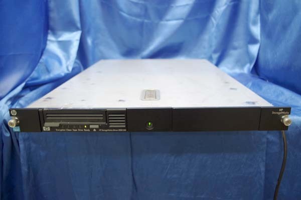 HP/テープドライブ ★StorageWorks ULTRIUM 3000SAS/LTO5ドライブ搭載★ 在046S_画像1