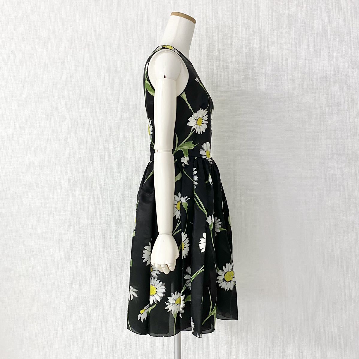 018e19{ ultimate beautiful goods } tag attaching Italy made DOLCE&GABBANA Dolce and Gabbana no sleeve flower One-piece size 36 black dress 