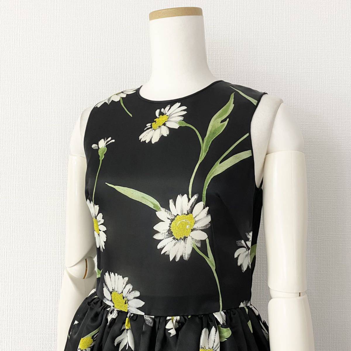 018e19{ ultimate beautiful goods } tag attaching Italy made DOLCE&GABBANA Dolce and Gabbana no sleeve flower One-piece size 36 black dress 