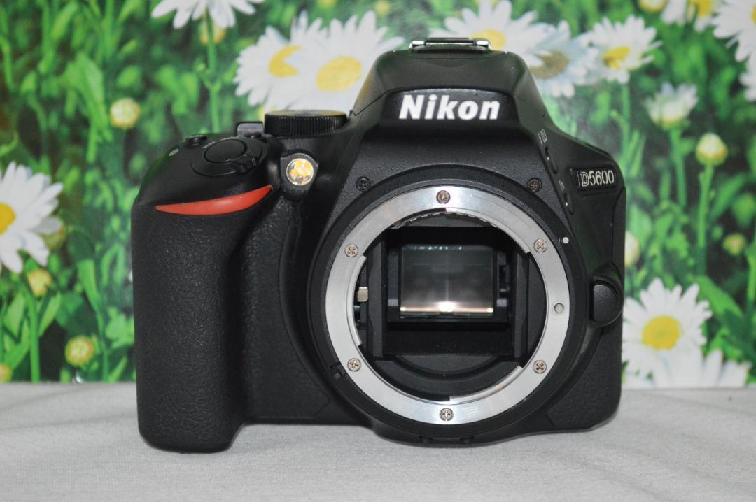 Nikon D5600☆タッチ操作＆Bluetooth搭載☆-