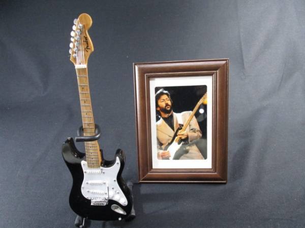 [ anonymity delivery ] fender company official recognition Mini Fender Stratocaster Eric klap ton model photo case set A