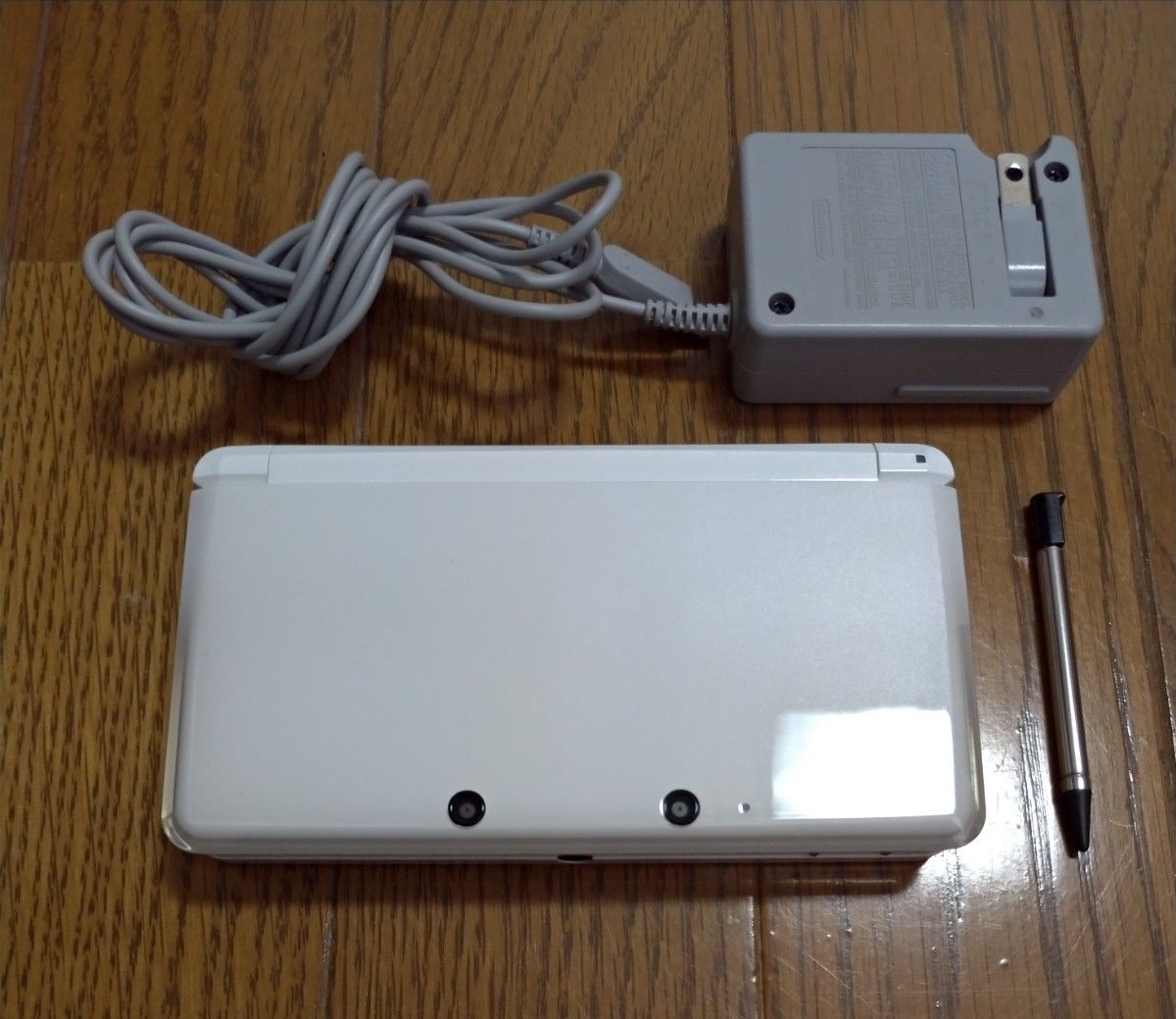 ニンテンドー3DS アイスホワイト 中古品 画面綺麗 少し訳あり 充電器 タッチペン SDカード（2GB）付き