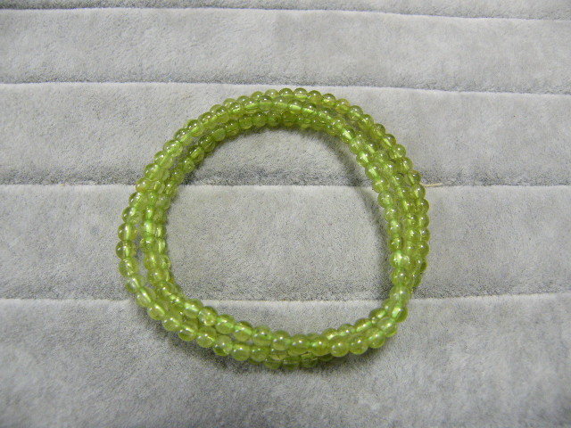 8102. natural peridot 3 ream bracele 