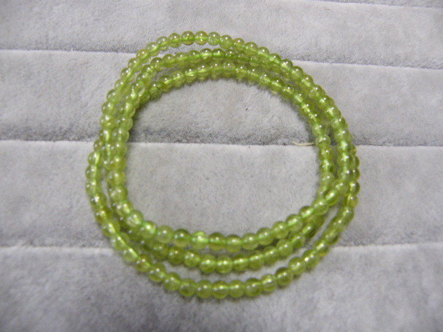 8102. natural peridot 3 ream bracele 