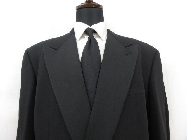 【ジョルジオアルマーニ GIORGIO ARMANI】 ダブル4ボタン タキシード スーツ (メンズ) size48R ブラック イタリア製 ◎27RMS4877_画像2