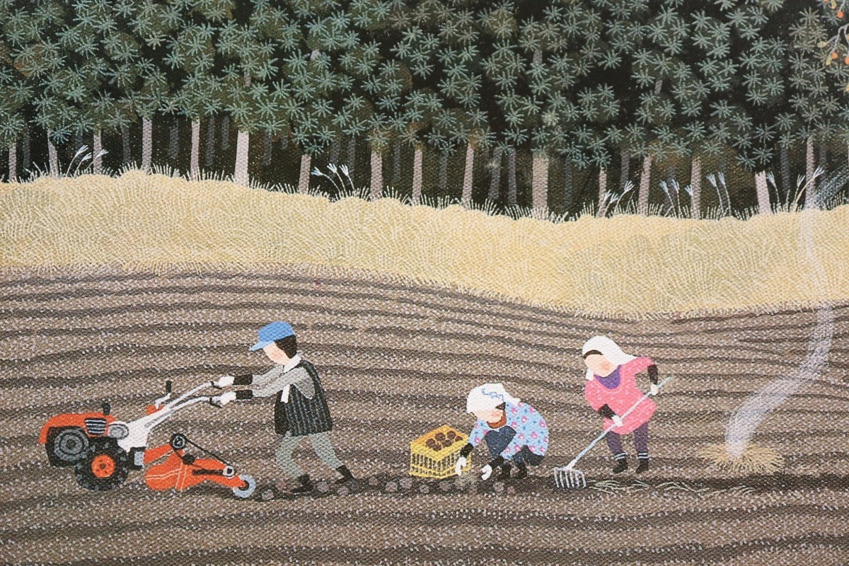 原田泰治 オフセット「こんにゃく畑」画 25×31cm 群馬県、七ケ宿町 紅葉に彩られた山ぎわの畑でこんにゃく玉の収穫 原画は1994年作品 7481の画像4