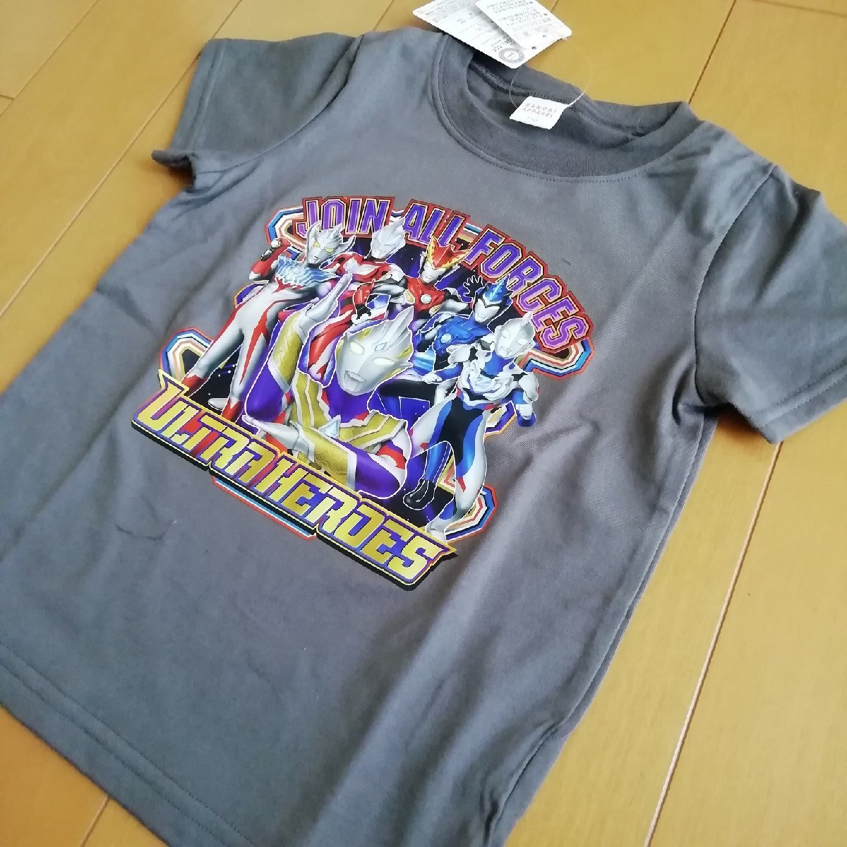 新品　ウルトラヒーローズ 　半袖Tシャツ TR8840　　120cm　ウルトラマンルーブ・タイガ・ジード・トリガー・Zゼット_画像1