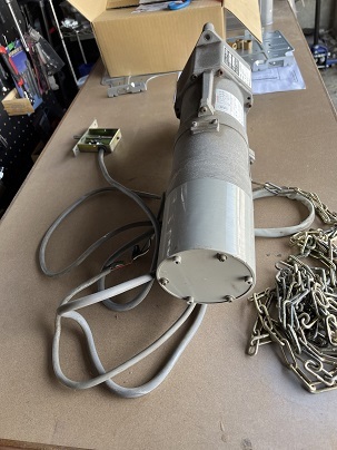 三和シャッター】シャッター開閉器 ギャードモーター 100V 右側 三和シャッター】シャッター開閉器 ギャードモーター 100V 右側