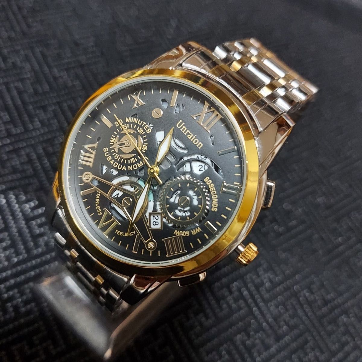 ラグジュアリーメンズ腕時計クォーツ電池式カジュアル　デイト　高品質　銀金