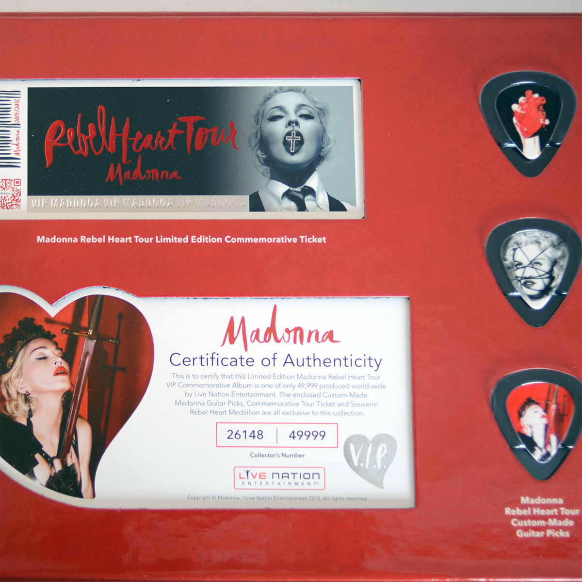 マドンナ SS席限定で配布された限定稀少本！ Madonna Rebel Heart Tour 写真集 特製ギターピックなど付属品多数！