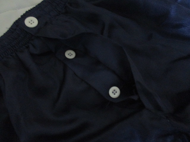 未使用　男性タイシルクパジャマ　水色　ＸＸＬ　身長175cm~相当_前開き、ボタン付き。