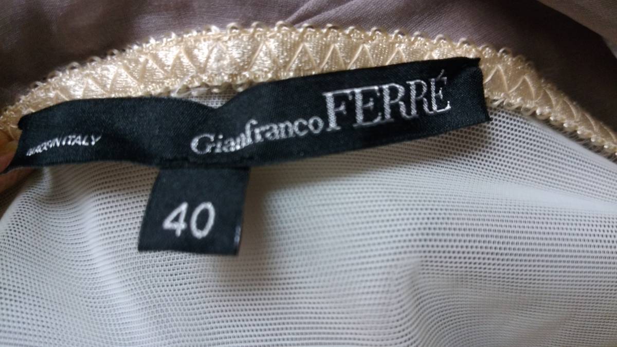 FERRE ジャンフランコフェレ　トップス　40　試着のみ　パーティーに　13.9万
