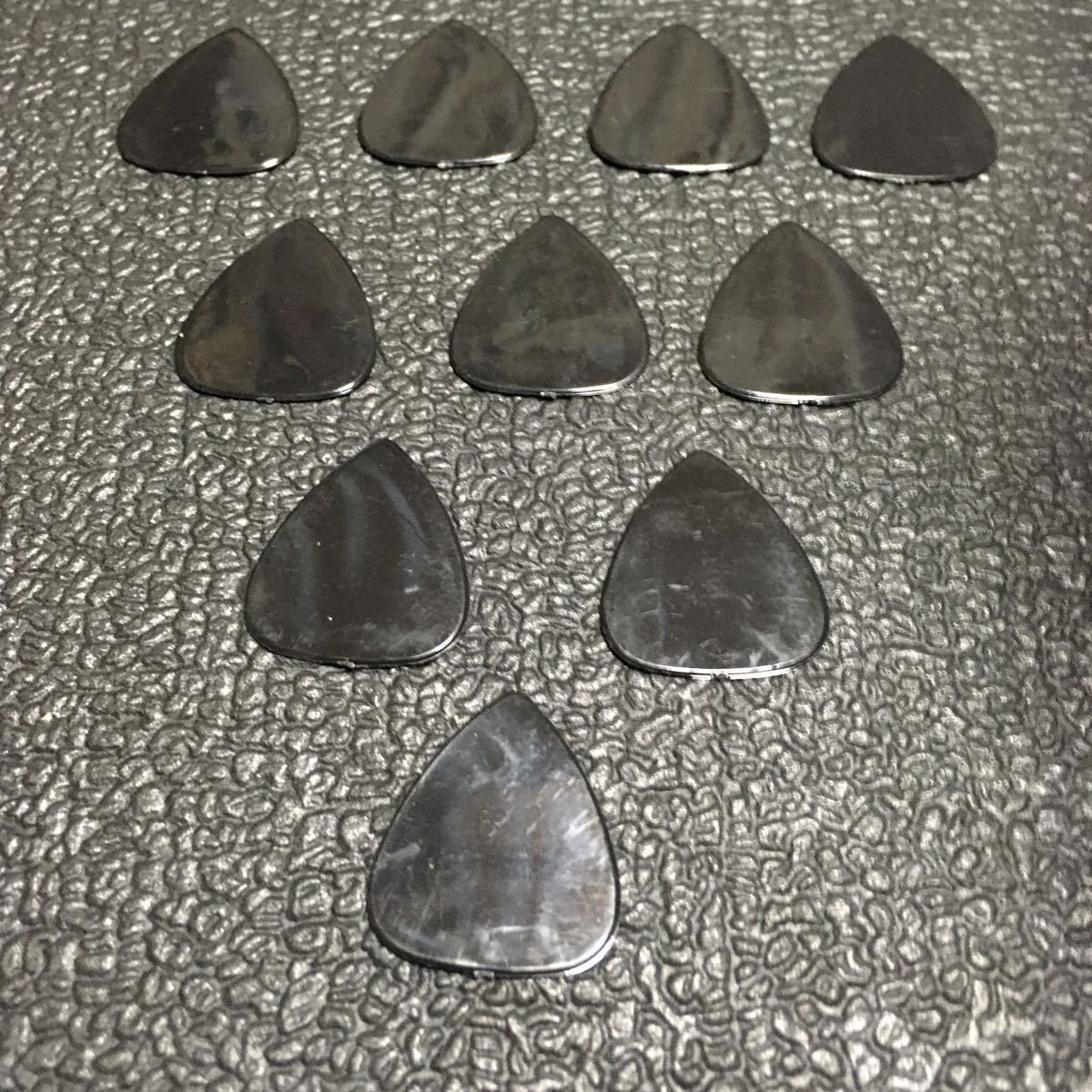 * prompt decision * new goods!! guitar pick approximately 0.71. black total 10 pieces set *