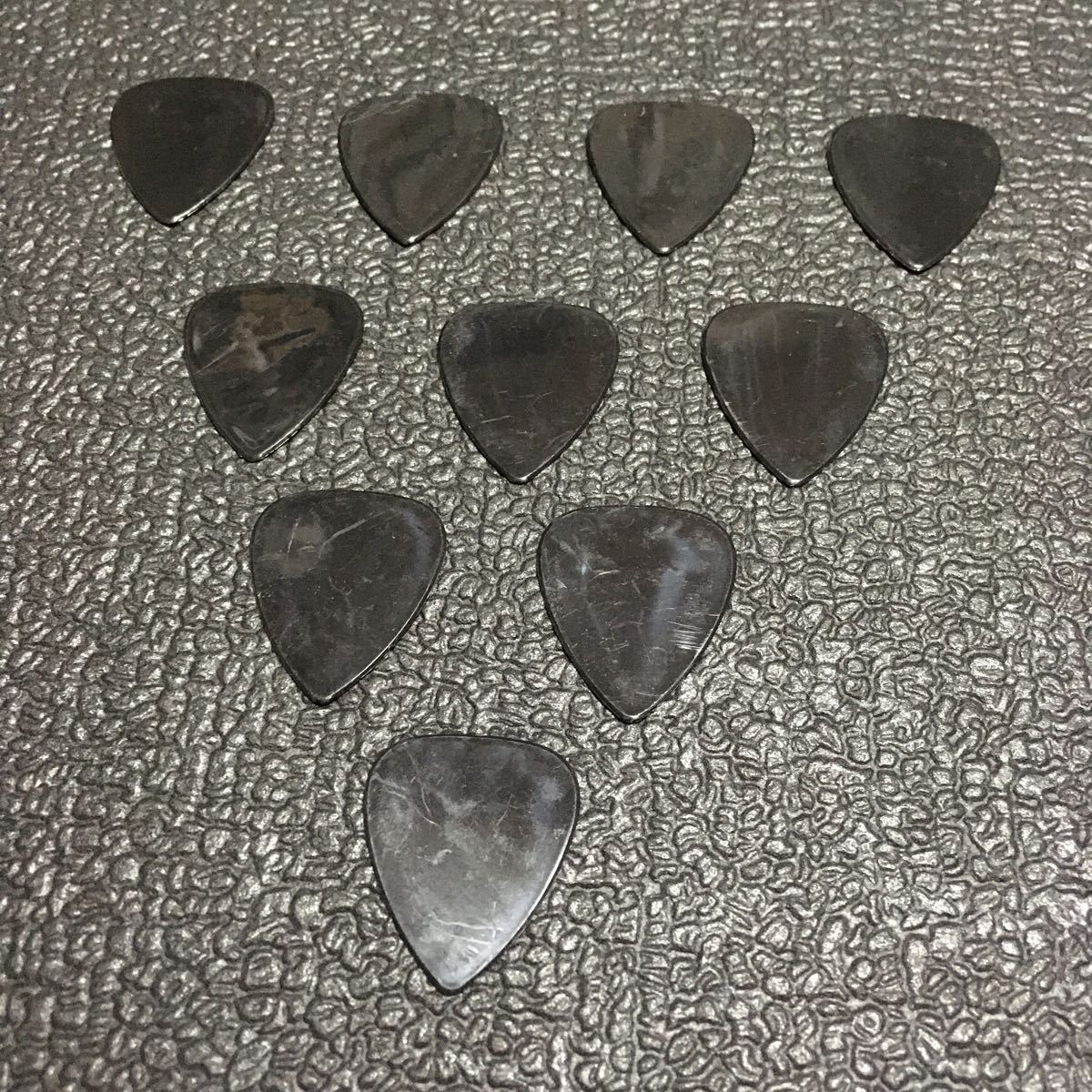 * prompt decision * new goods!! guitar pick approximately 0.71. black total 10 pieces set *