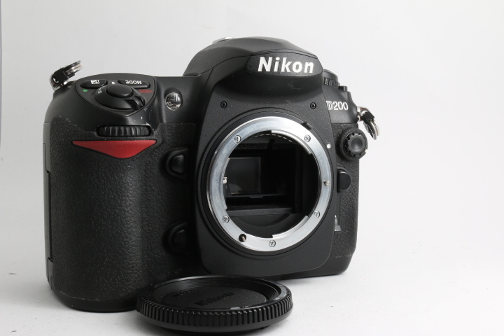 2022新発 ☆極上品☆ NIKON #E557 ボディ D200 ニコン
