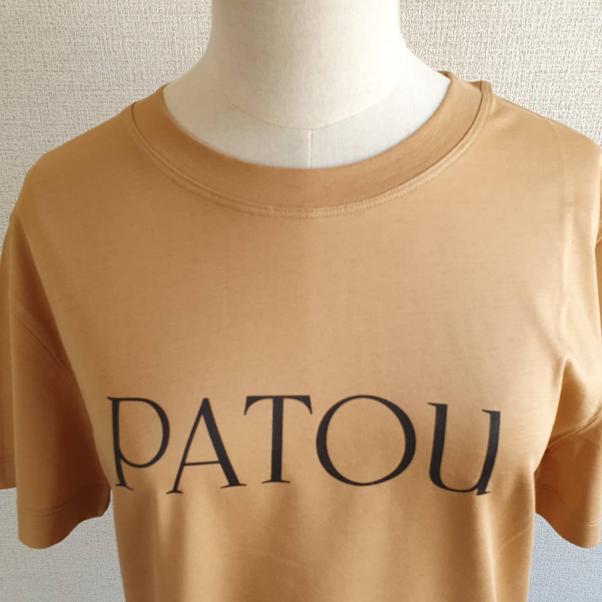 新品・未使用】PATOU パトゥ ロゴ オーガニックコットンTシャツ