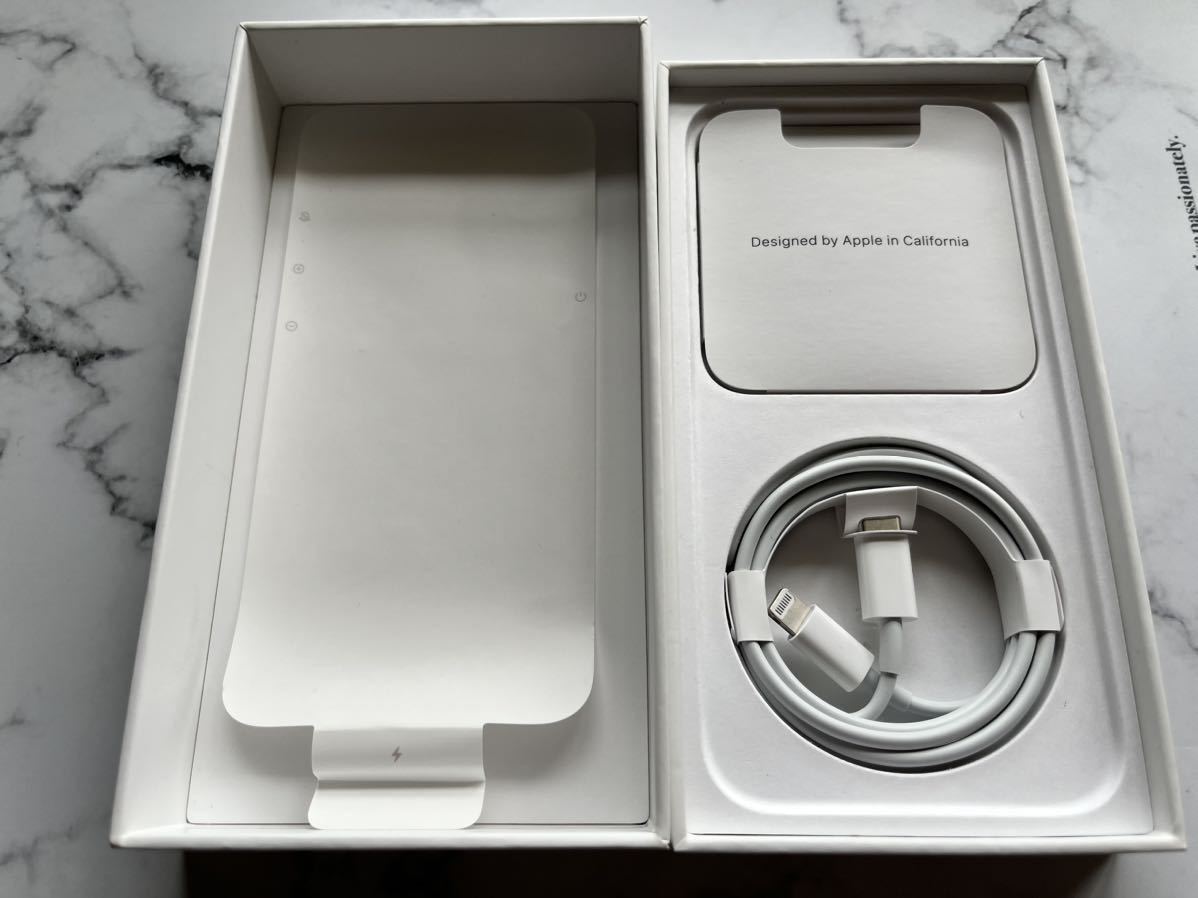Apple iPhone 12 64GB パープル 美品 純正カバー他おまけ付き SIM