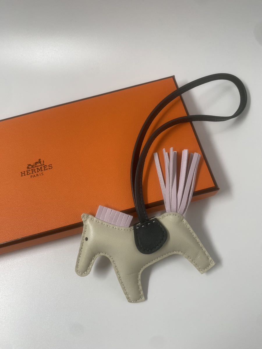 新品同様 HERMES エルメス ロデオPM チャーム モーヴシルベストル 