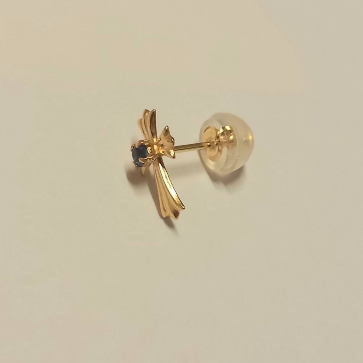 特別送料無料!】 新品 K18デザインクロス 天然サファイアピアス 片耳