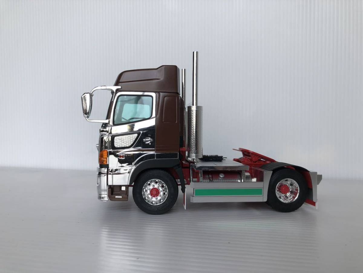 アオシマ 1/32 日野 グランドプロフィア トレーラーヘッド