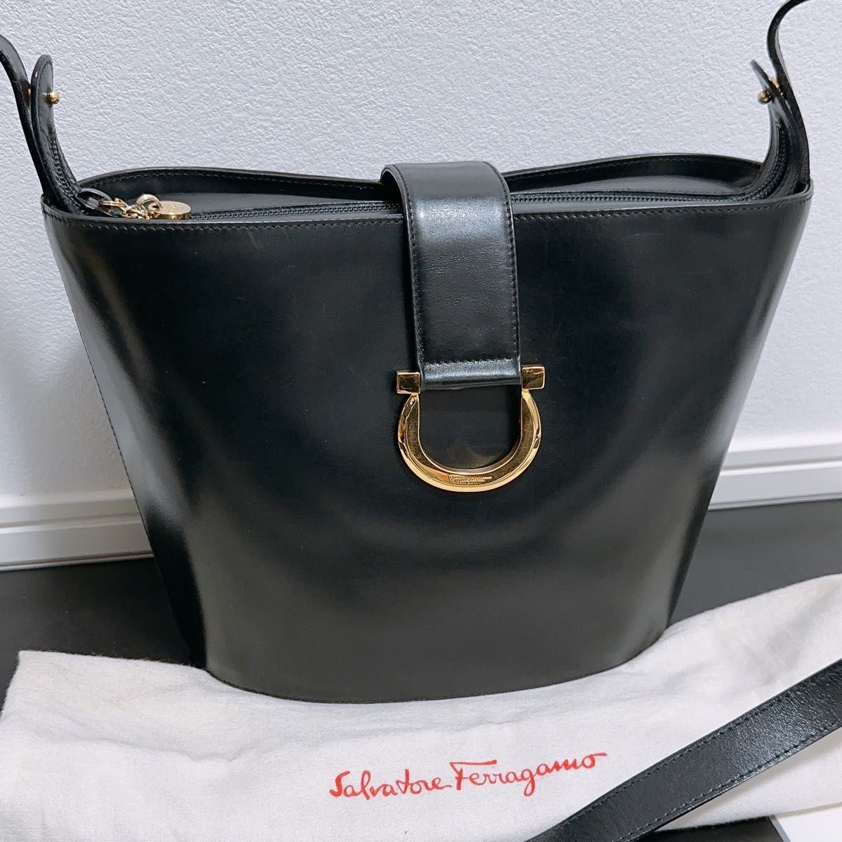 超美品》Ferragamo(フェラガモ)ショルダーバッグ｜PayPayフリマ