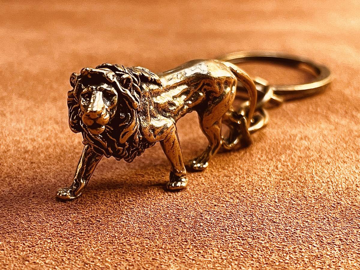 真鍮キーホルター 獅子 百獣の王 風水 ライオン 開運 置物 猛獣 E34の画像1