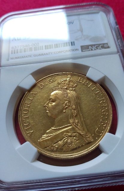 【動画有り】1887 イギリス 5ポンド金貨 ヴィクトリア女王・ジュビリー NGC AU55 英国 アンティークコイン 古銭の画像4