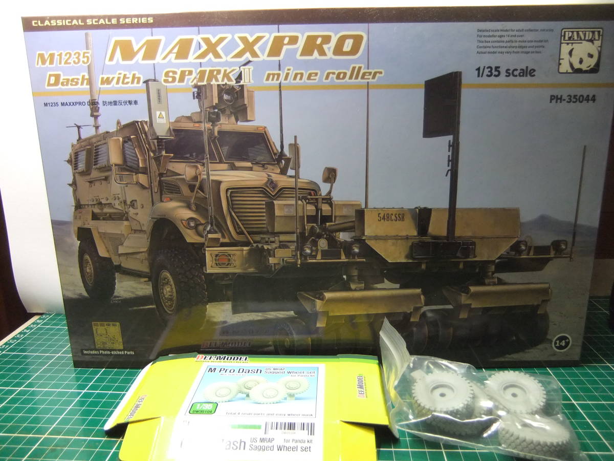 廃業パンダホビー　M1235A1 MAXXPRO Dash with SPARK II mine roller別売りレジンタイヤホイール付き