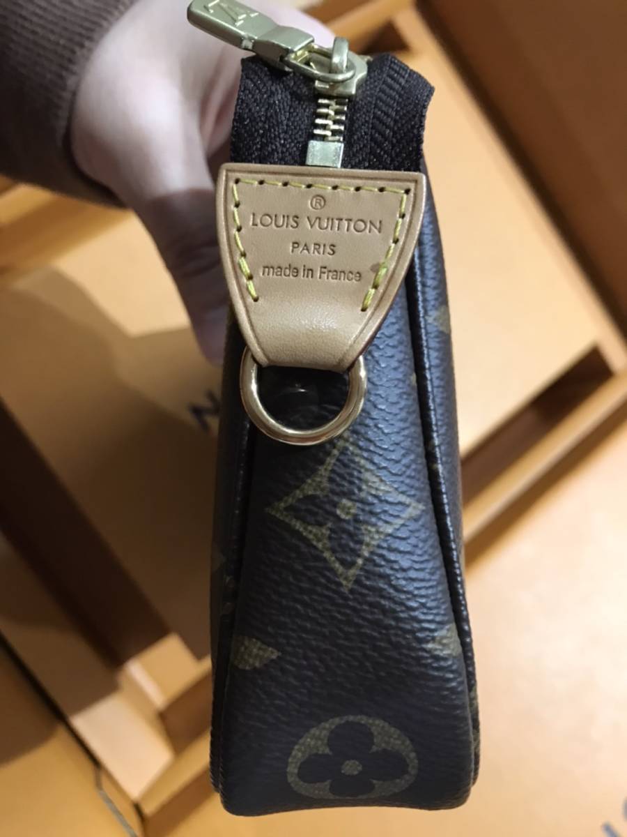 LOUIS VUTTON ルイヴィトン モノグラム ポシェット アクセソワール