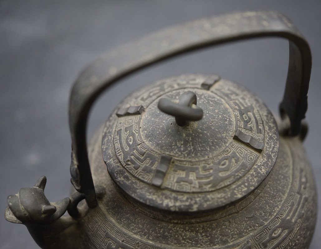 KY5-75 古美術 在銘 古銅 銅瓶 獣口 時代 茶道具 饕餮文 薬缶 水差