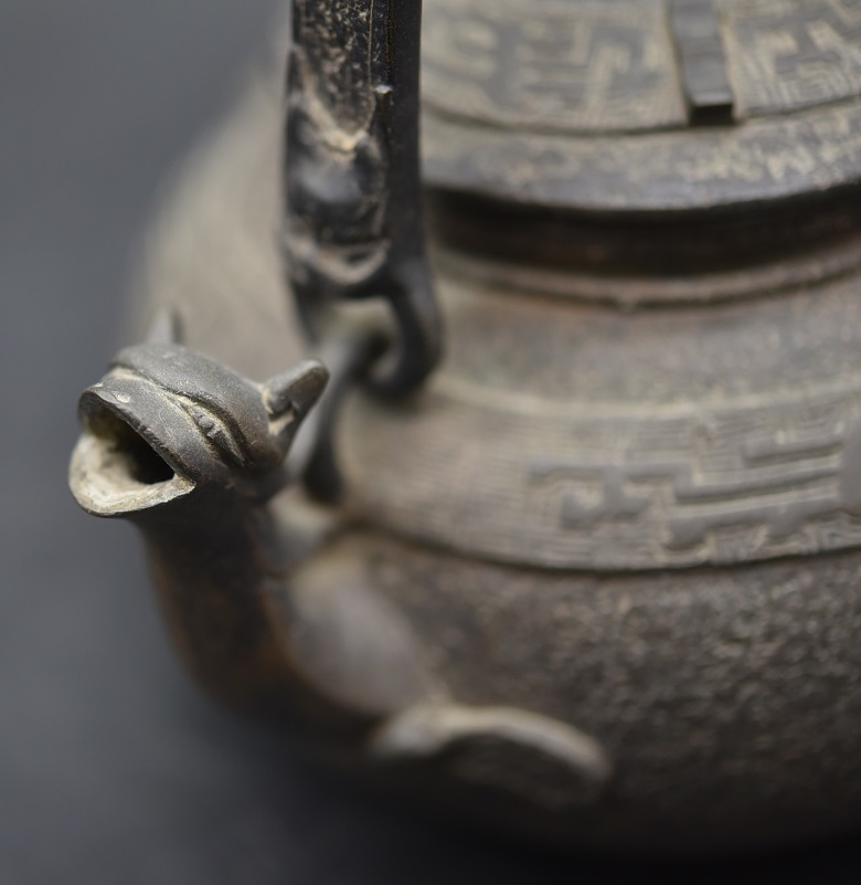 KY5-75 古美術 在銘 古銅 銅瓶 獣口 時代 茶道具 饕餮文 薬缶 水差