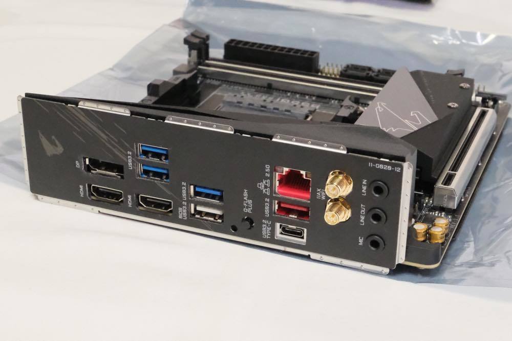 半額SALE/ B550I AORUS PRO AX rev. 1.1 新品未開封 svajcarija.rs