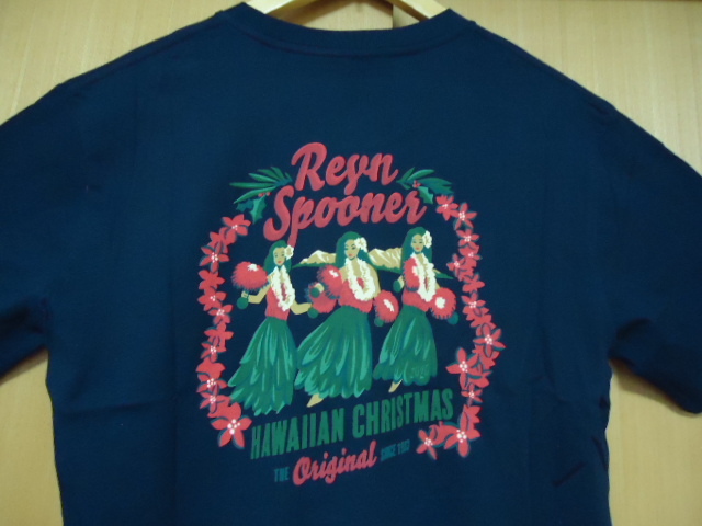 即決　ハワイ　2020年　限定物　レインスプーナー　reyn spooner　クリスマス　Ｔシャツ　紺色　Ｍ　新品未使用品　フラガール_画像1