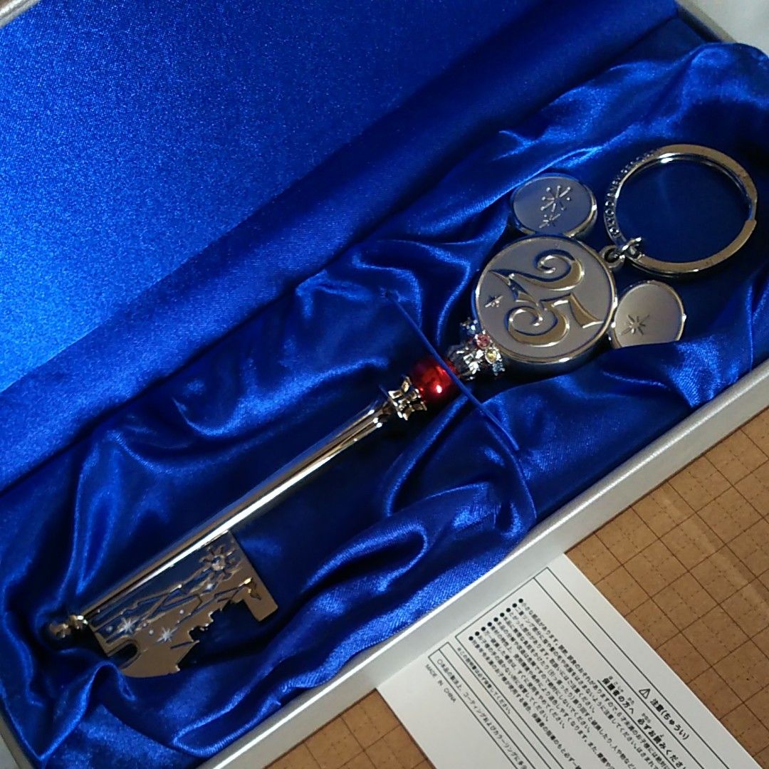 ディズニーランド25th限定キーホルダー 魔法の鍵ミッキー 化粧 ディズニーランド25th限定キーホルダー 魔法の鍵ミッキー 化粧