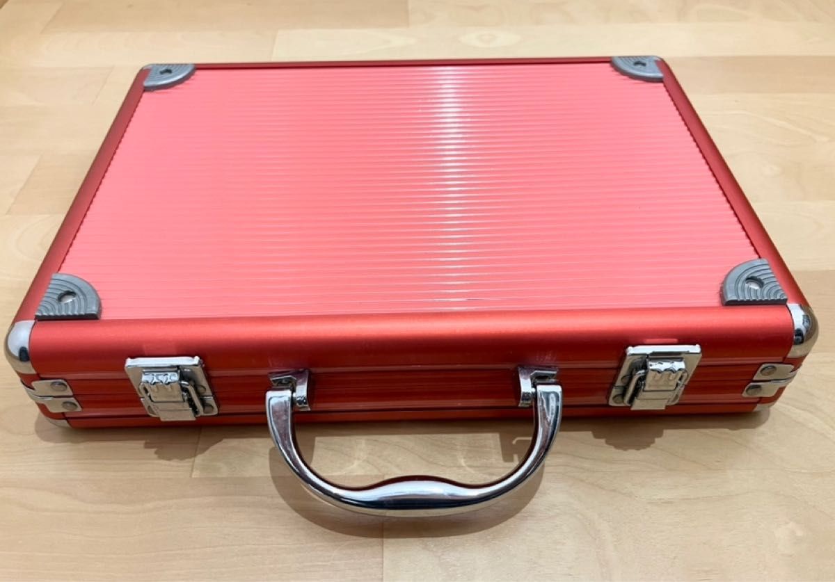 美品・希少】薄型 ジュラルミン ケース(レッド) レア商品 美品・希少】薄型 ジュラルミン ケース(レッド) レア商品