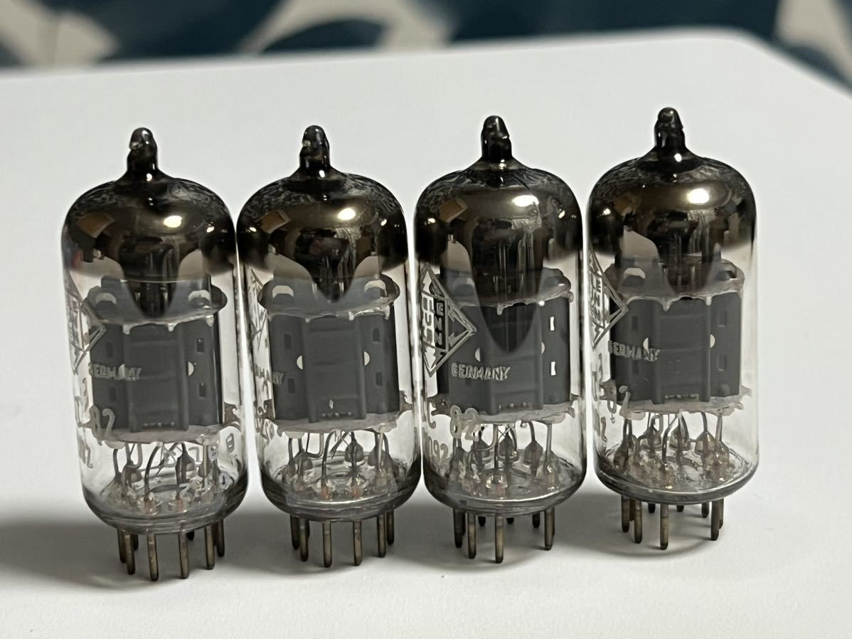 ECC82 TELEFUNKEN 4本 試験済み 真空管 未使用に近いように見えます